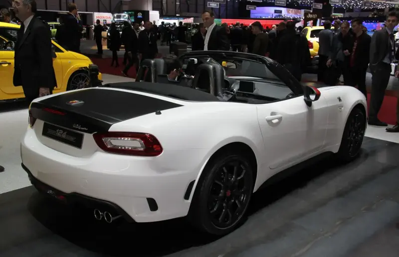 Abarth 124 Spider - 4
