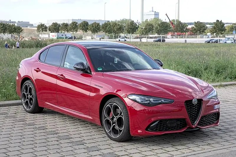 Alfa Romeo 33 Stradale 33 Stradale (2023)