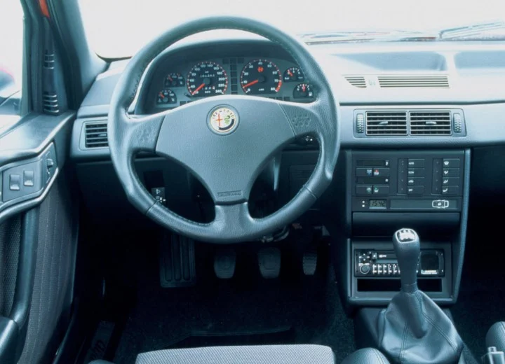 Alfa Romeo 145 145 (930)