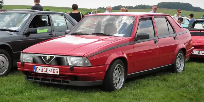 Alfa Romeo 75 75 (162 B)