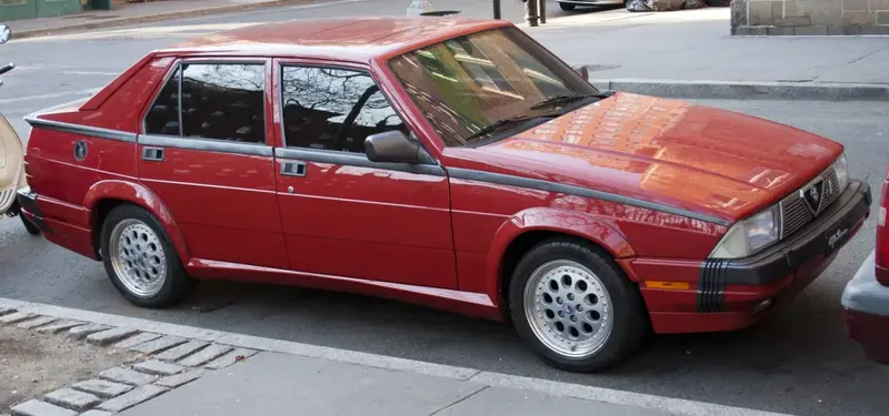 Alfa Romeo 75 - 2