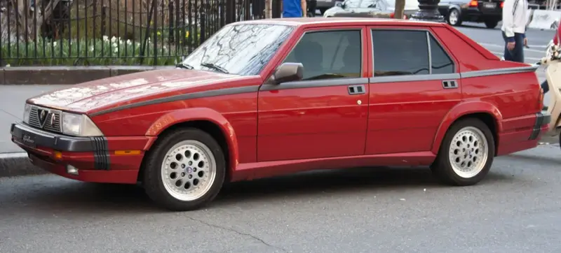 Alfa Romeo 75 - 3