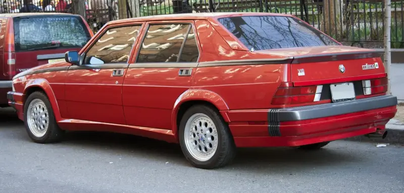 Alfa Romeo 75 - 4