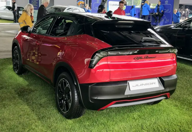 Alfa Romeo Junior Junior Veloce 54 kWh (282 bg) Electric - görsel 4