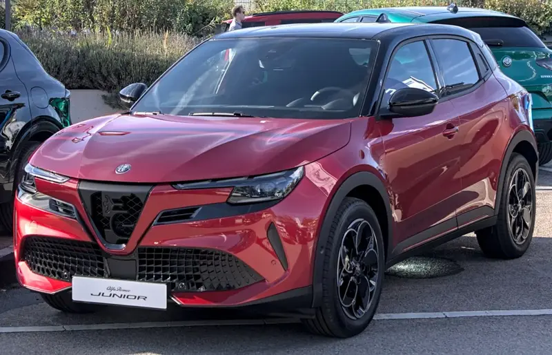 Alfa Romeo Junior Junior Veloce 54 kWh (282 bg) Electric - görsel 5