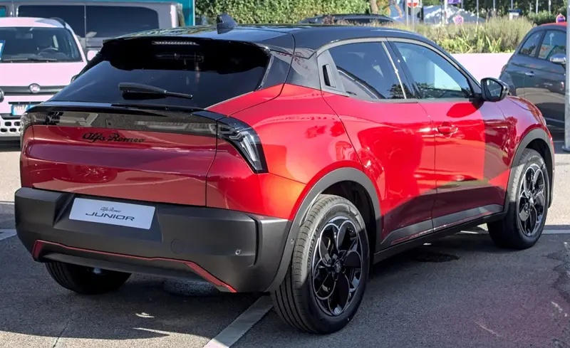 Alfa Romeo Junior Junior Veloce 54 kWh (282 bg) Electric - görsel 6