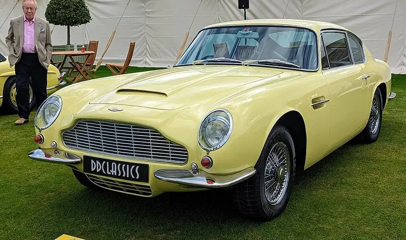 Aston Martin DB6 - 2