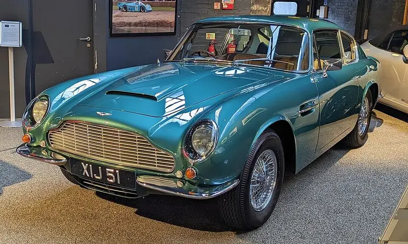Aston Martin DB6 - 3