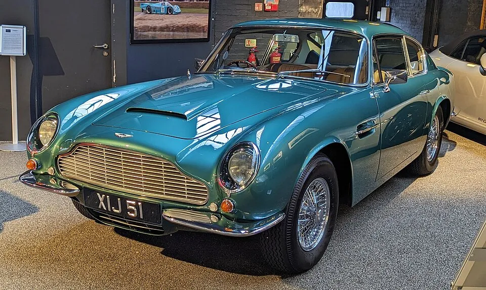 Aston Martin 3