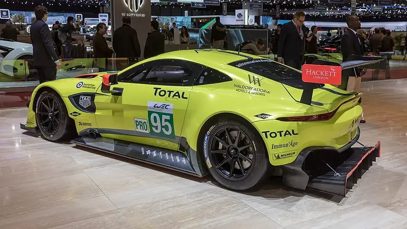 Aston Martin V8 Vantage - 4