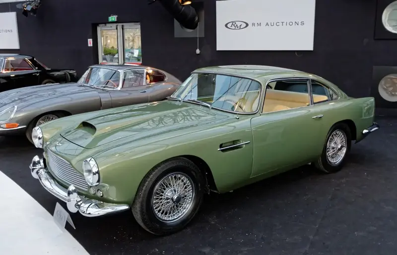 Aston Martin DB4 - 3