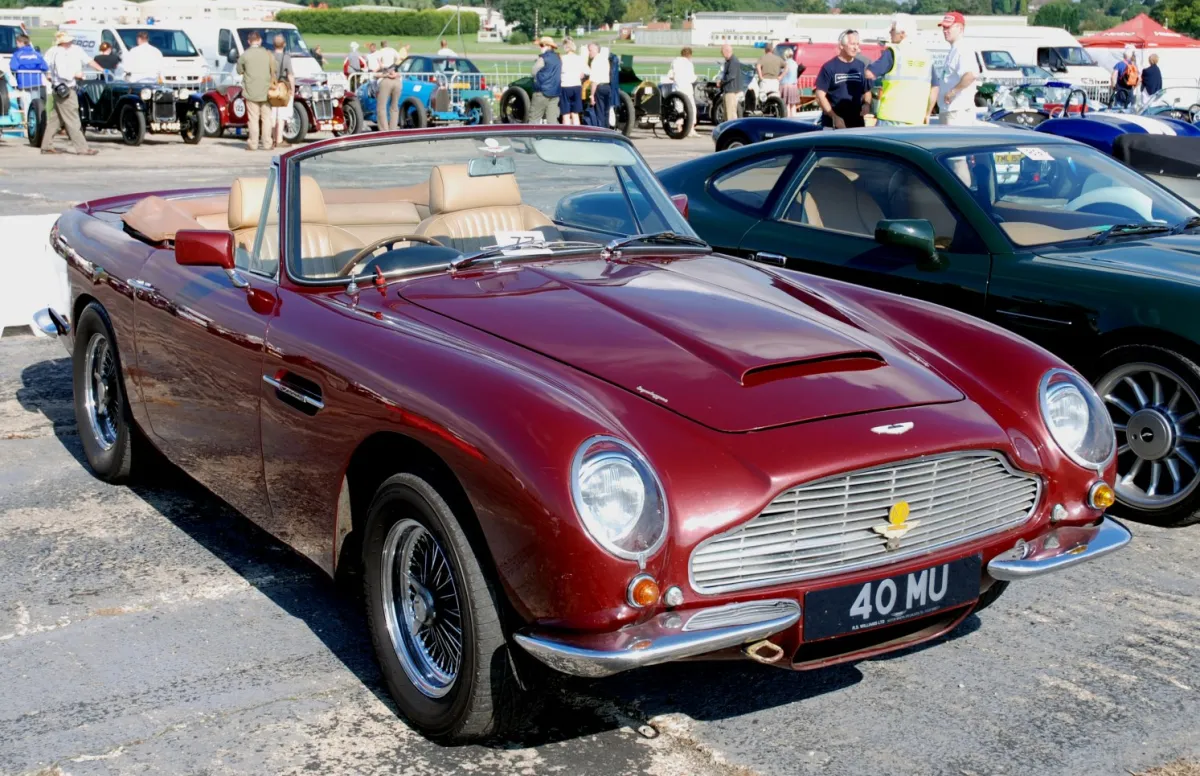 Aston Martin - 3