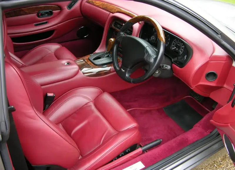 Aston Martin DB7 - 4