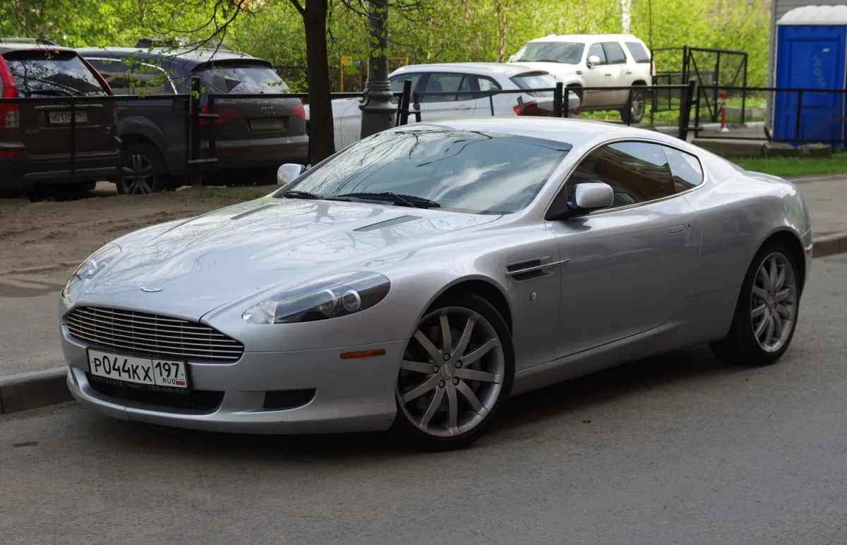 Aston Martin - 12