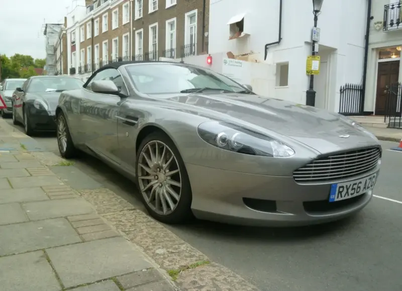 Aston Martin DB9 - 5