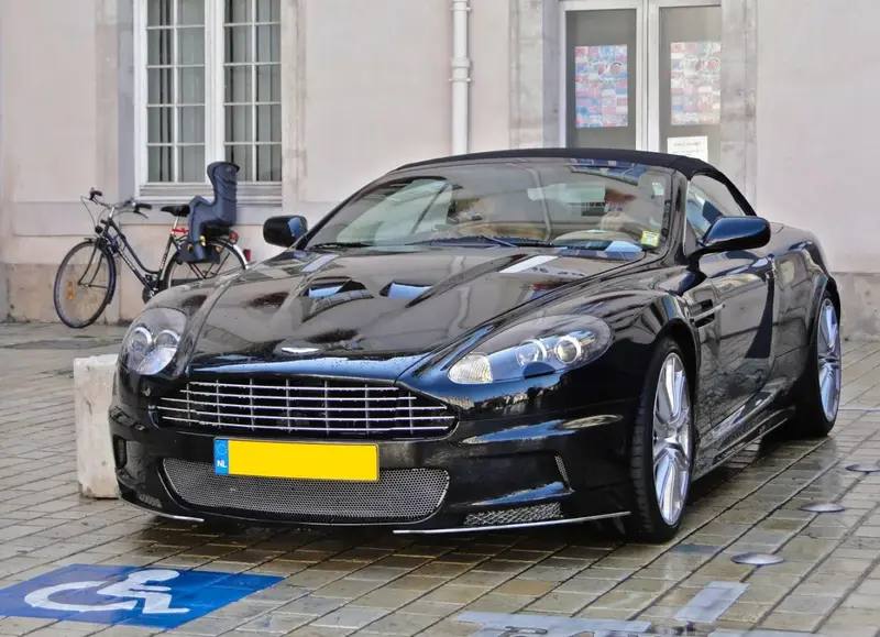 Aston Martin DBS - 3