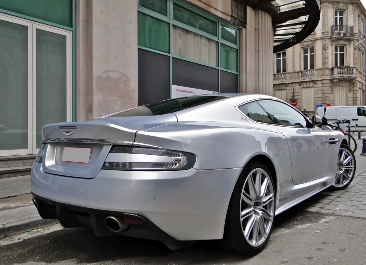Aston Martin - 12