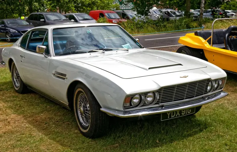 Aston Martin DBS - 1