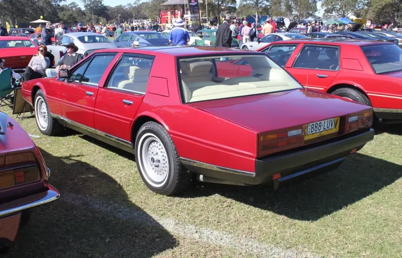 Aston Martin Lagonda - 4