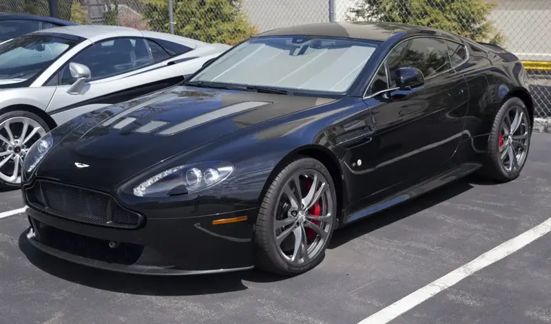 Aston Martin V12 Vantage - 3