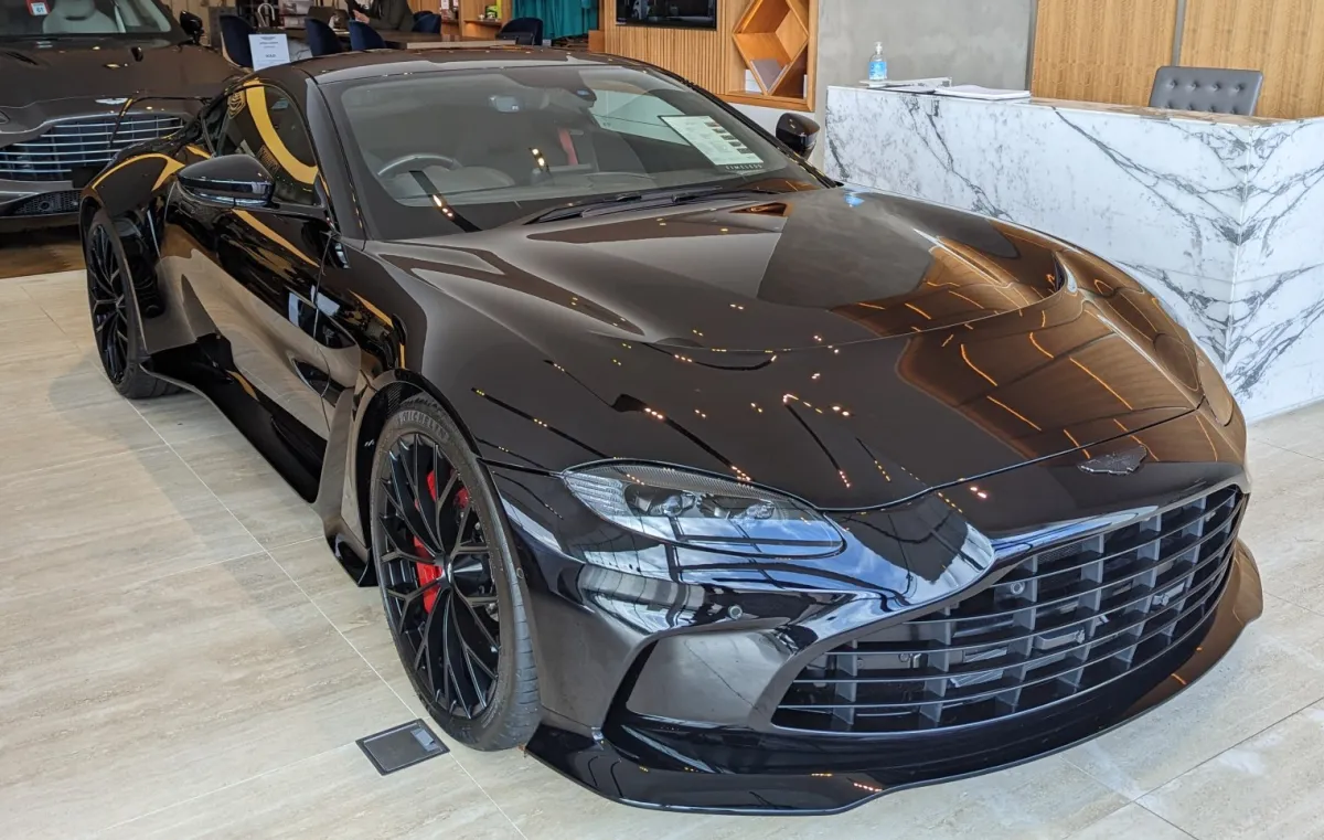 Aston Martin - 3
