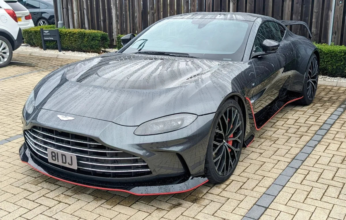 Aston Martin - 4