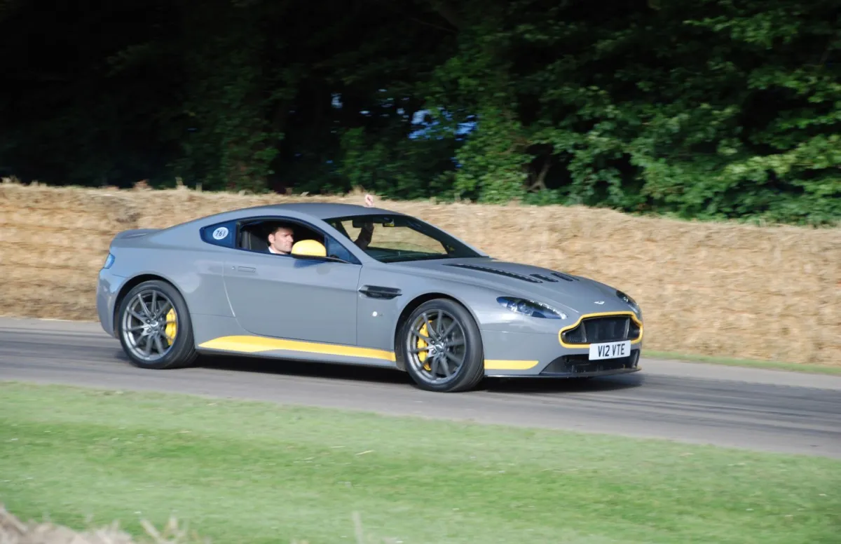 Aston Martin 6