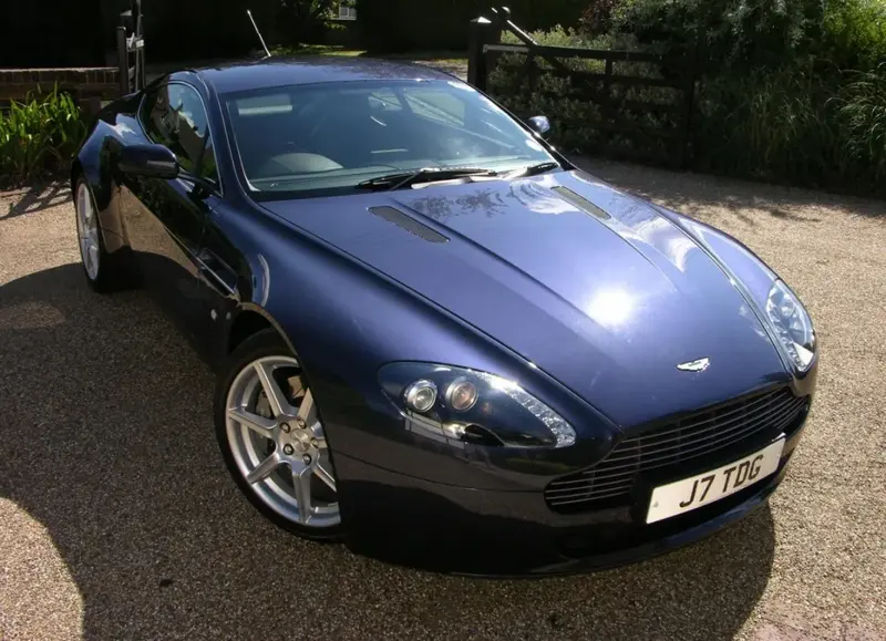 Aston Martin V8 Vantage - 6