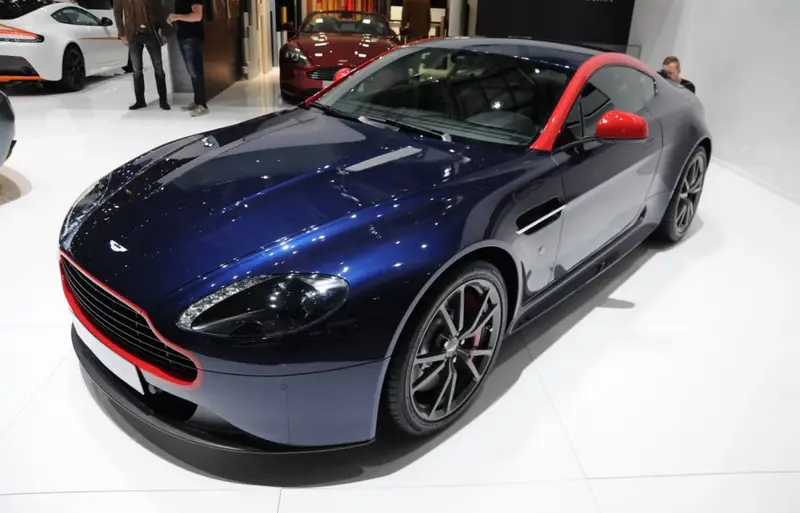 Aston Martin V8 Vantage - 2