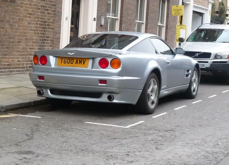 Aston Martin V8 Vantage - 3