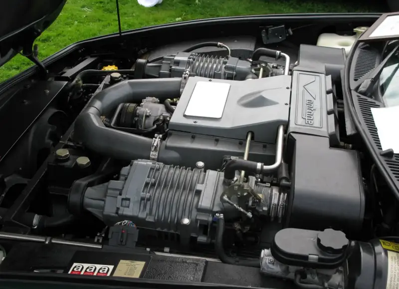 Aston Martin V8 Vantage - 4