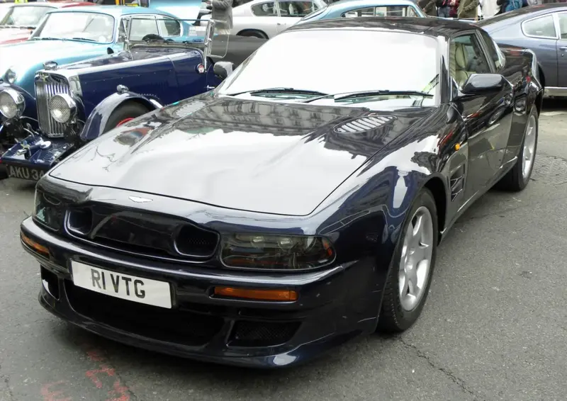 Aston Martin V8 Vantage - 5