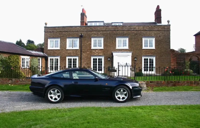 Aston Martin V8 Vantage - 6