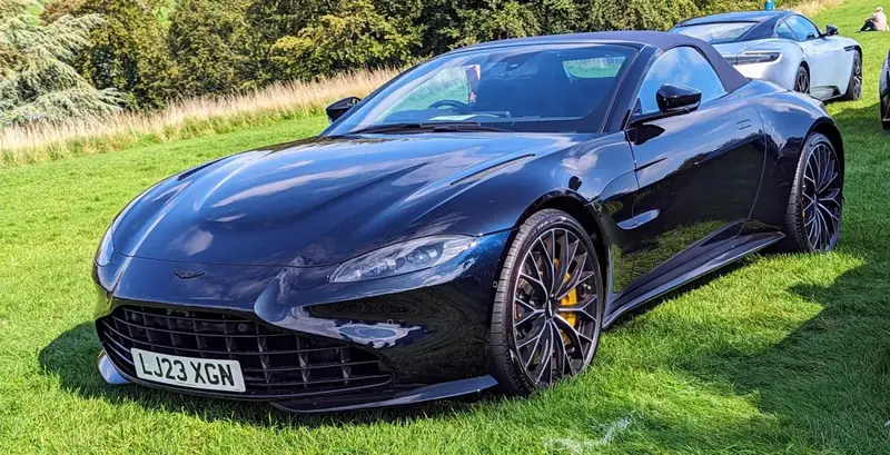 Aston Martin V8 Vantage - 2