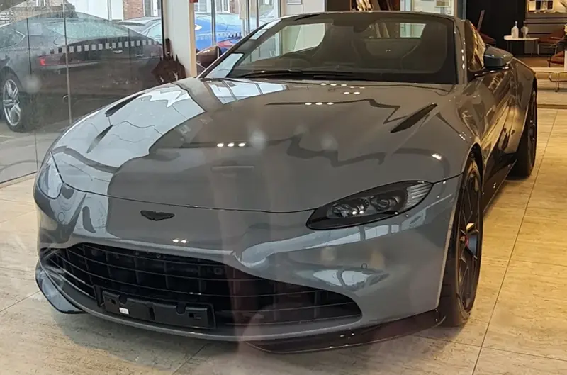 Aston Martin V8 Vantage - 3