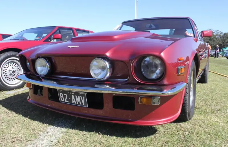 Aston Martin V8 Vantage - 2