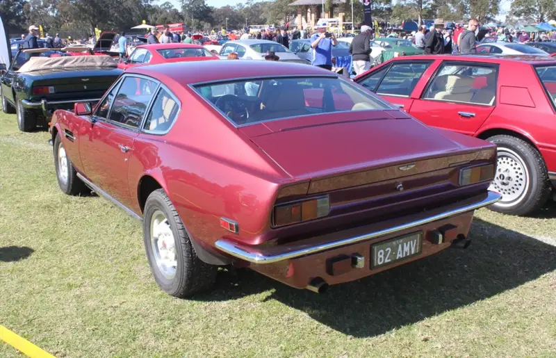 Aston Martin V8 Vantage - 4