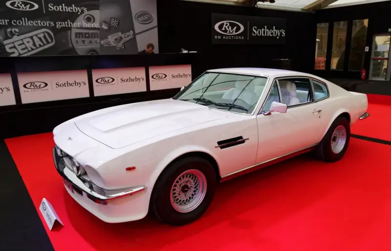 Aston Martin V8 Vantage - 5