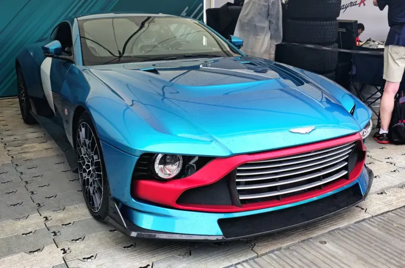Aston Martin Valour Valour 5.2 V12 (715 bg) - görsel 3