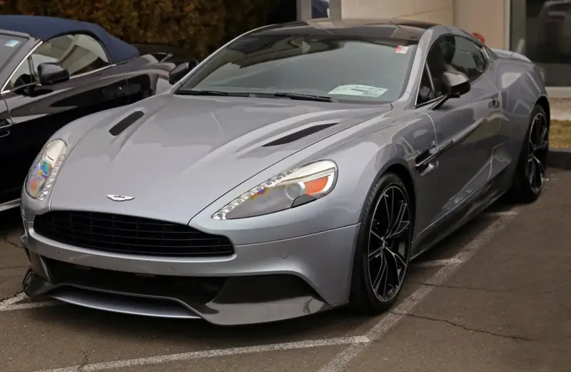 Aston Martin Vanquish - 4