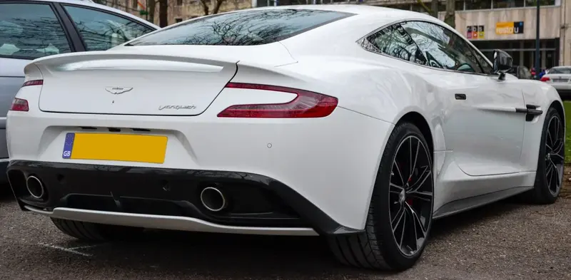 Aston Martin Vanquish - 3