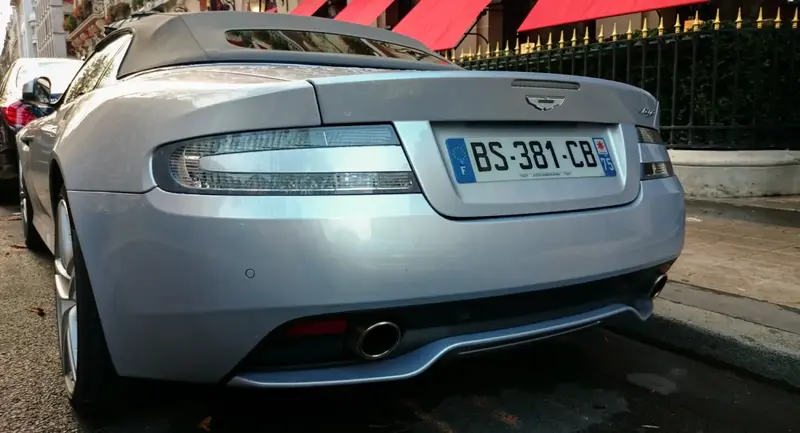 Aston Martin Virage - 6