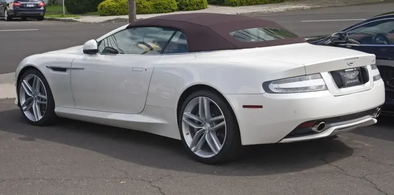 Aston Martin Virage - 4