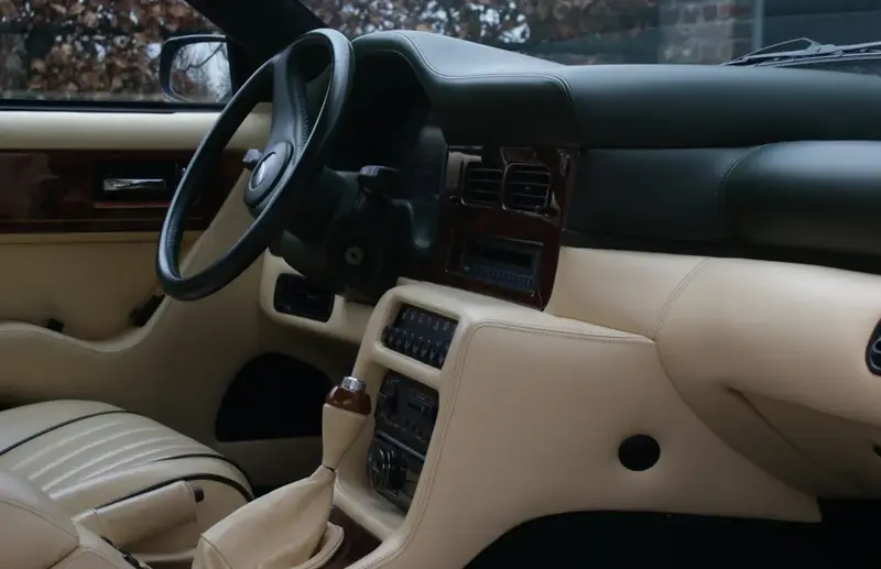 Aston Martin Virage - 6