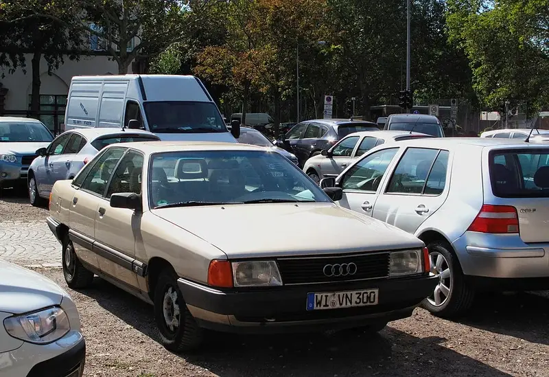 Audi 100 - 2
