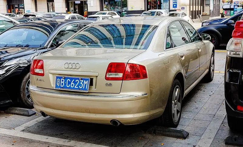 Audi A8 - 4