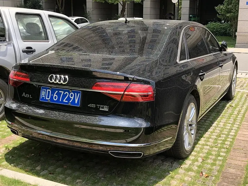 Audi S8 - 2