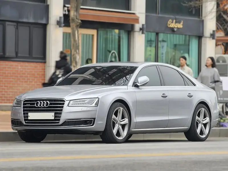 Audi S8 - 4
