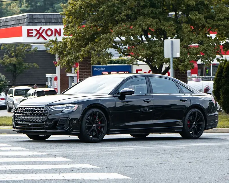 Audi S8 - 4