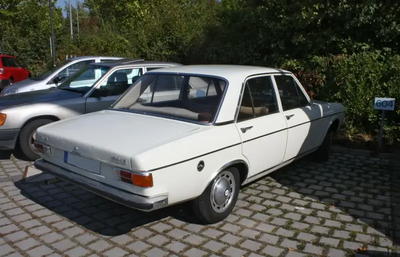 Audi 100 - 4